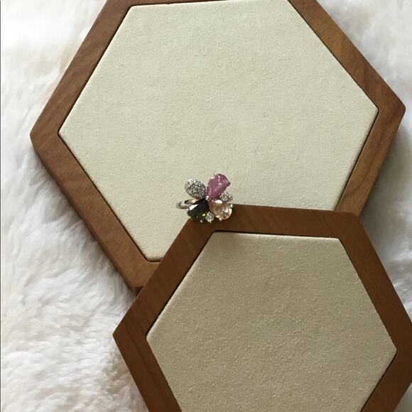 Multi-Crystals Flower Ring - Picture 2 of 6